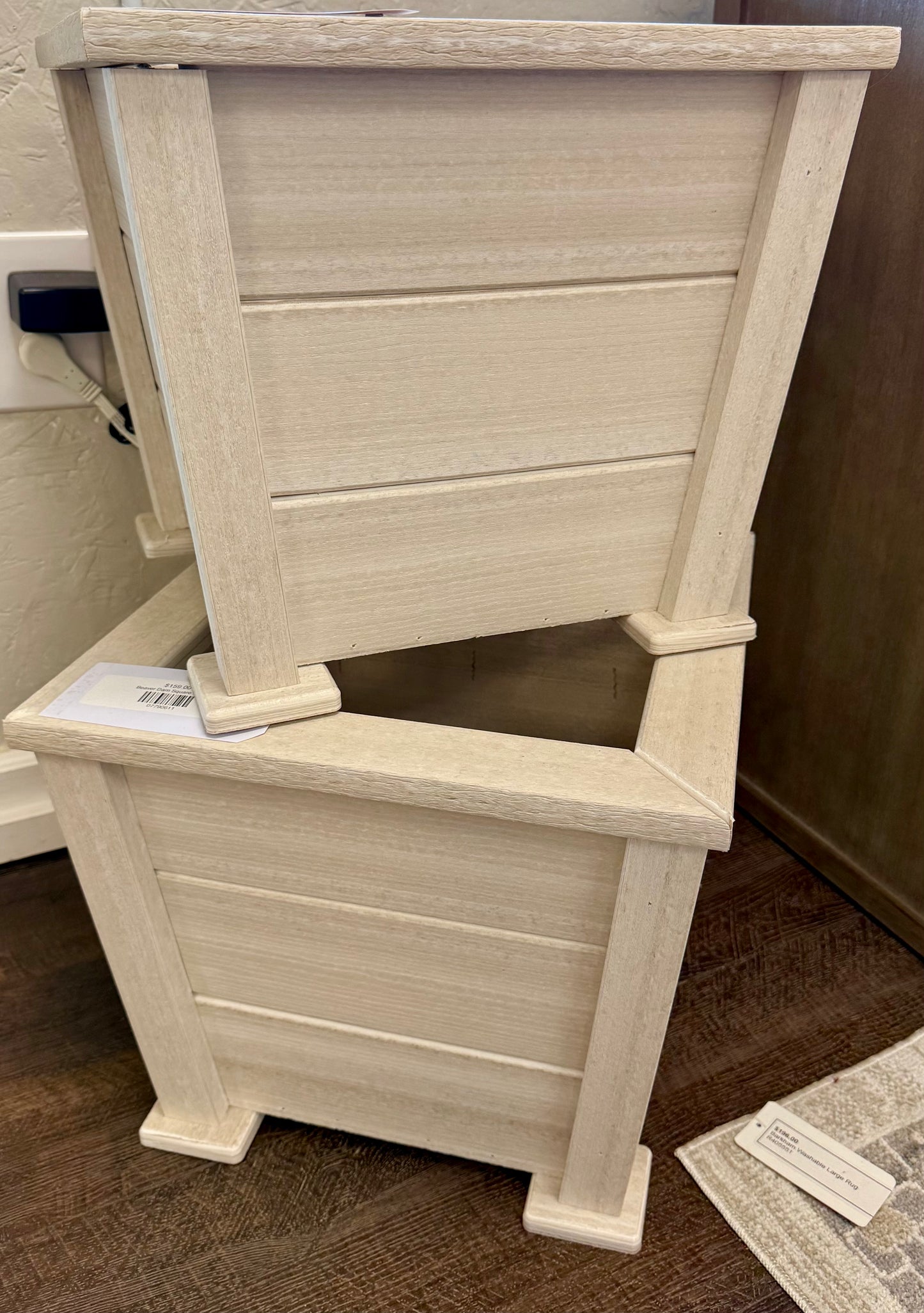 Beaver Dam Square Planter