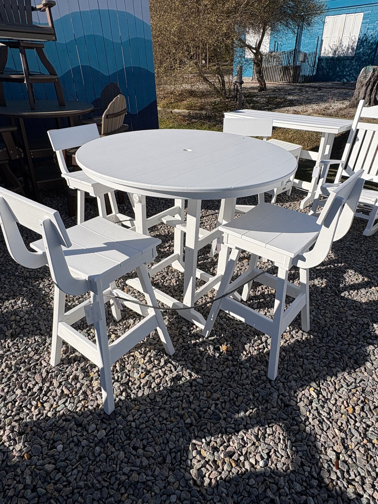 Kings Casual 48" Round Table w/4 saddle stools